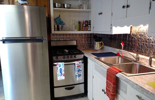 Syracuse House | Lake Wawasee- Morrison Island. Updated 2 Bed, 1Bath Cute Cottage on the water