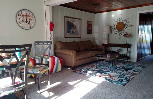 Syracuse House | Lake Wawasee- Morrison Island. Updated 2 Bed, 1Bath Cute Cottage on the water