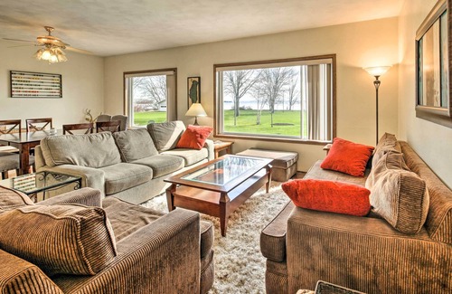 Van Dyne House | Lake Winnebago Getaway w/ Waterfront Family Fun!