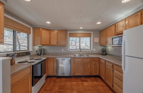 Wright City Ski Chalet | Lake Wren Chalet by Innsbrook Vacations!