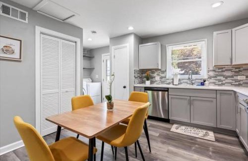 Lake Zurich House | Lake Zurich Home with fast Wi-Fi
