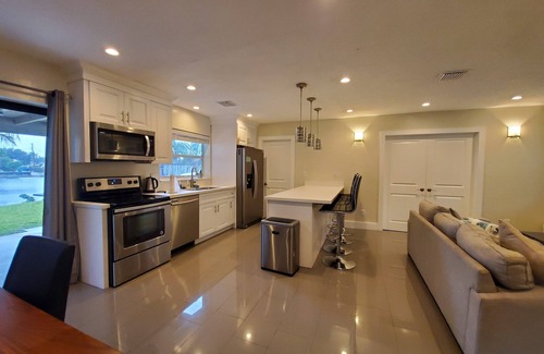 Davie House | Lakefront 3-Bedroom 2-Bath Vacation Home