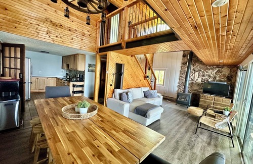 Lake City House | Lakefront 5BR/3BA. Dock, Kayaks, Hot Tub & Games!