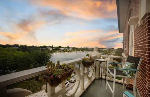 Harleston Village House | Lakefront balcony: walk to hospitals,food,history,luxe decor