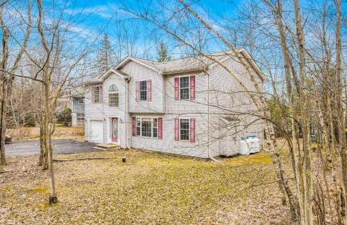 Pocono Summit House | Lakefront Bliss