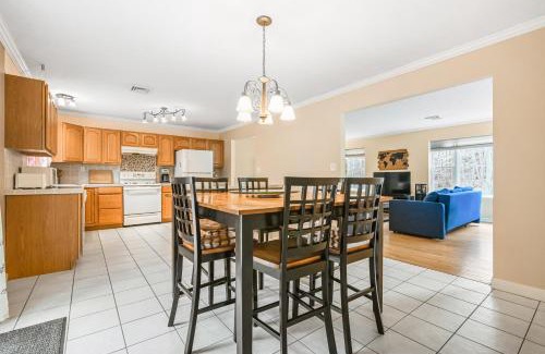 Pocono Summit House | Lakefront Bliss