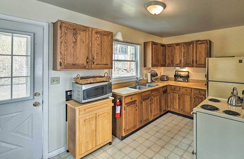 Broadalbin House | Lakefront Broadalbin Getaway w/Deck + Kayaks