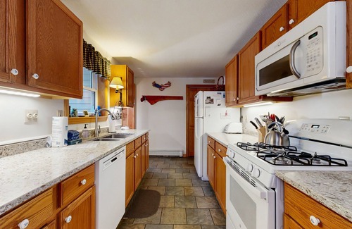 Beaver Cove House | Lakefront cabin close to town with dock, firepit - dogs welcome