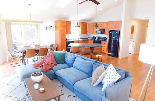 Algoma Cabin | Lakefront Cabin | HotTub, Secluded, Kayaks/Bikes