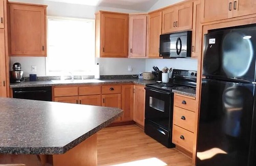 Algoma Cabin | Lakefront Cabin | HotTub, Secluded, Kayaks/Bikes