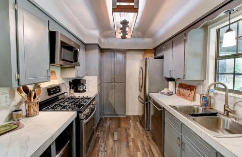 Shreveport House | Lakefront Cabin With Fireplace, Firepit & Kayaks