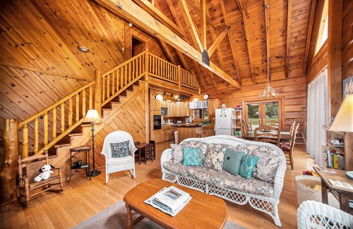Fountain Cottage | Lakefront Cabin with Guest Cabin and Rec Room. Sleeps 14