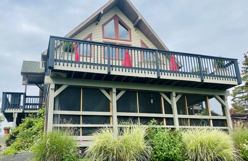 Athens Ski Chalet | Lakefront Chalet perfect for families!