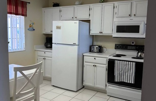 North Naples Condo | Lakefront condo in North Naples with a pool, 5 mins from Vanderbilt Beach