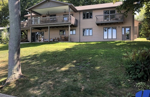 Picton Cottage | Lakefront Cottage Made for Family Memories - Epic Games Room - Near Sandbanks