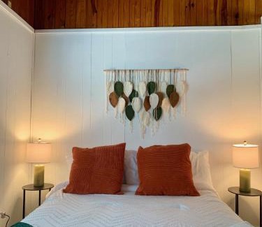 Sunrise Beach House | Lakefront Cottage in Secluded Cove