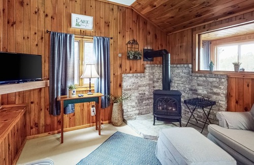 Newfield Cottage | Lakefront cottage with dock, two kayaks & deck - dog-friendly