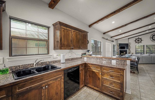 McQueeney House | Lakefront | Dock & Fire Pit | Book Wurstfest Now!