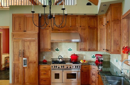 Hyde Park House | Lakefront Elegance at Green River - Ondine Estate