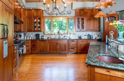 Hyde Park House | Lakefront Elegance at Green River - Ondine Estate