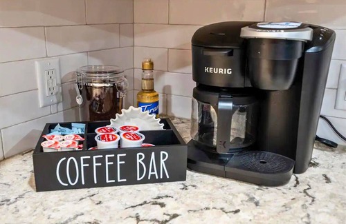 Mid America House | Lakefront Elegance | Boat Launch | Hot Tub | Dock