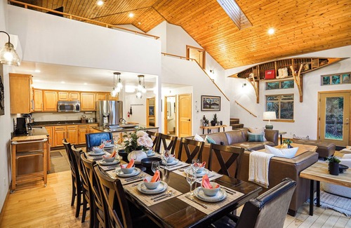 Maple Falls House | Lakefront Estate-dock, boat, yard, privacy, hot tub, hike Mt Baker