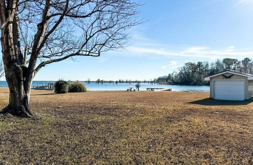 Cross House | Lakefront Fishing and Grilling - Home Sweet Home!