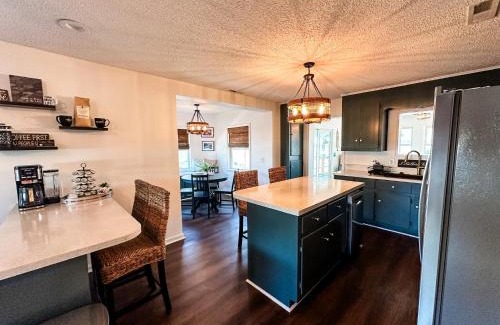 Cross House | Lakefront Fishing and Grilling - Home Sweet Home!