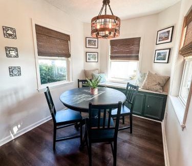 Cross House | Lakefront Fishing and Grilling - Home Sweet Home!