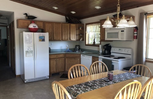 Lake Delton Cottage | Lakefront Getaway! Standalone Condo in the Heart of Wisconsin Dells! VLD000377