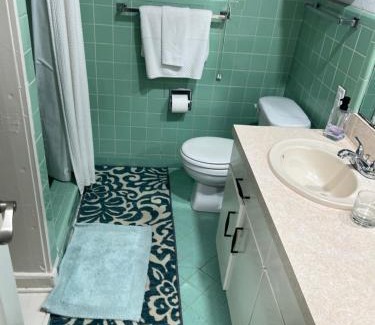 Lone Oak House | Lakefront Getaway