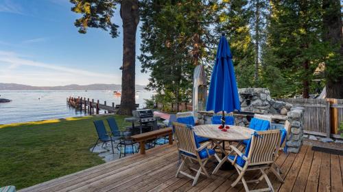 Homewood House | Lakefront Haven by AvantStay Minutes to Ski Resorts Private Dock