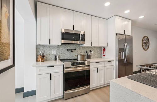 Melrose House | Lakefront Haven w/Pool!