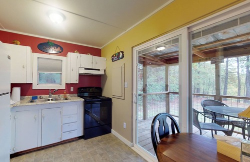 Leesville House | Lakefront home on 18 acres with covered deck & boat ramp access
