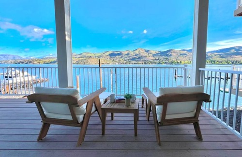 Chelan House | Lakefront Living-Beach Buoy View