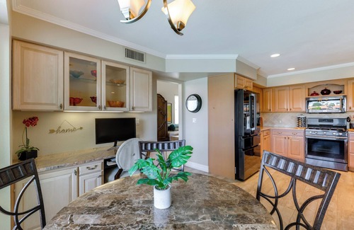 Lakewood House | Lakefront Living! Huge Phoenix Home w/Dock, Pool