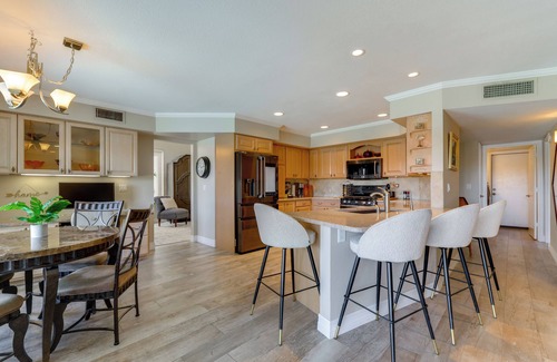 Lakewood House | Lakefront Living! Huge Phoenix Home w/Dock, Pool