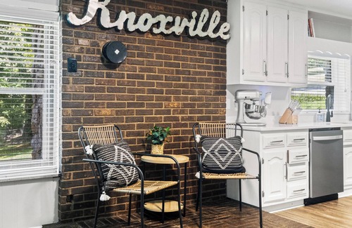 Louisville House | Lakefront Louisville House w/Dock and Covered Pavilion Near UT and West Knox!