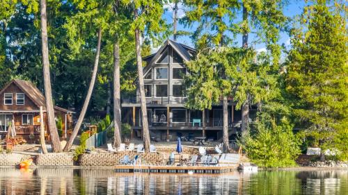 Grapeview House | Lakefront Luxury Hot Tub Dock Canoe SUPs Firepits an Stunning Nature Views