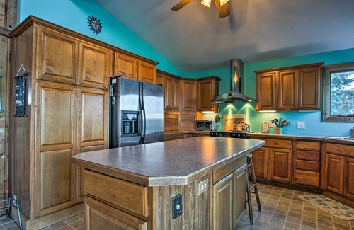 Montague Cottage | Lakefront Montague Cottage w/Deck & Beach!