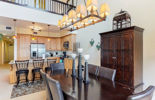 Sandpoint Condo | Lakefront penthouse w/views of the lake & shared dock/pool/hot tub