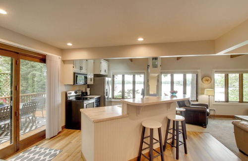 Plymouth Cottage | Lakefront Plymouth Cottage w/Private Hot Tub