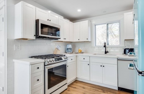 Mashpee House | Lakefront~Private Beach~Cape Cod family retreat