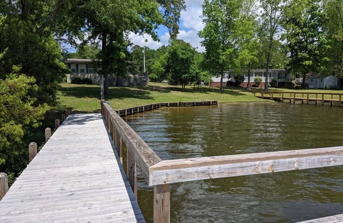 Manning House | Lakefront, private dock, boat access