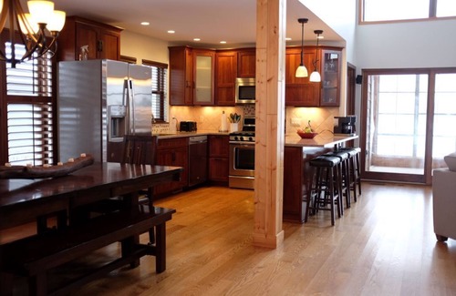 New Munster House | Lakefront Private Family Beach Retreat!