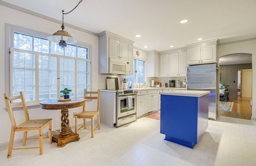 Northwest Raleigh House | Lakefront Raleigh Home w/Deck: 12 Mi to Downtown!