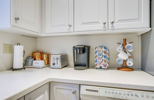 Northwest Raleigh House | Lakefront Raleigh Home w/Deck: 12 Mi to Downtown!