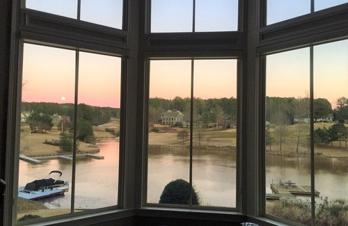 Reynolds Landing House | Lakefront Rental on Oconee!