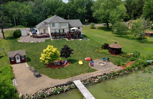 Isanti Apartment | Lakefront Retreat on Long Lake – Perfect for Wildlife, Weddings & Getaways