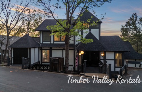 Lake of the Ozarks Apartment | Lakefront Treat - Private Suite, TV, Dining